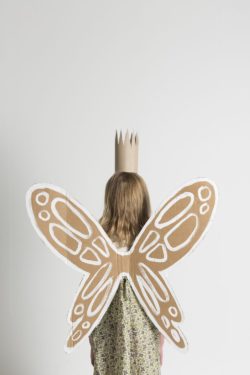 Créer un déguisement de fée avec du carton
