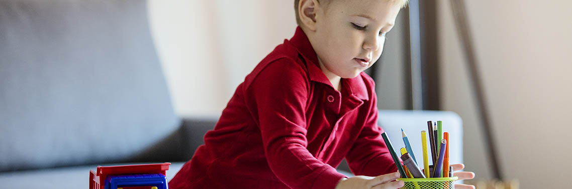 Aider l'enfant à bien tenir son crayon