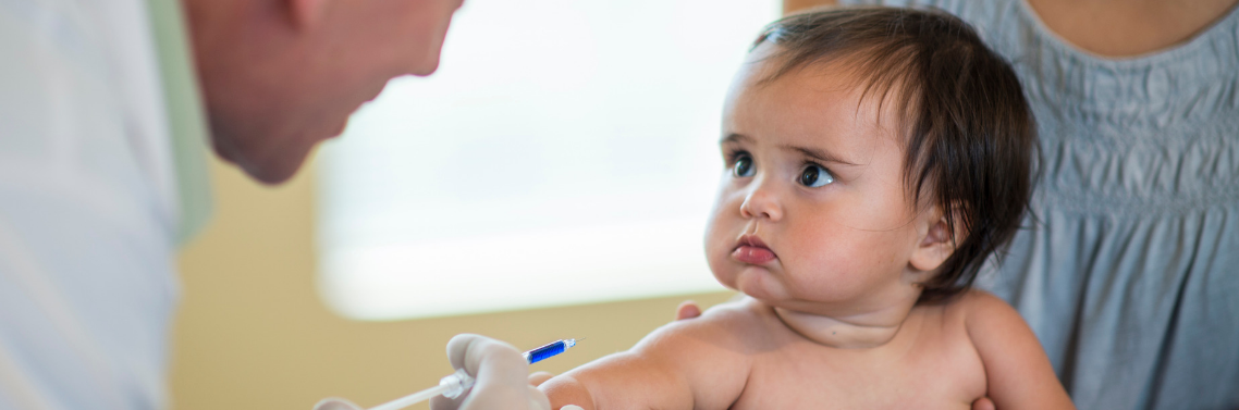 controle des vaccins par l'assistante maternelle