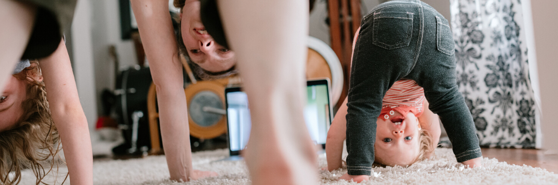 Le yoga avec les enfants de 2 et 3 ans