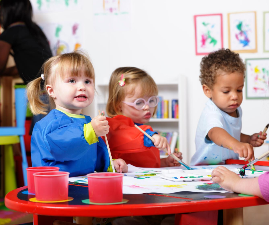 10 Conseils pour faire de la peinture avec bébé Nounou assure