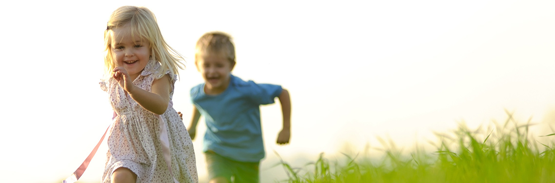 Gérer le changement de rythme des tout-petits au printemps 1 header site nounou assure rythme des tout petits au printemps